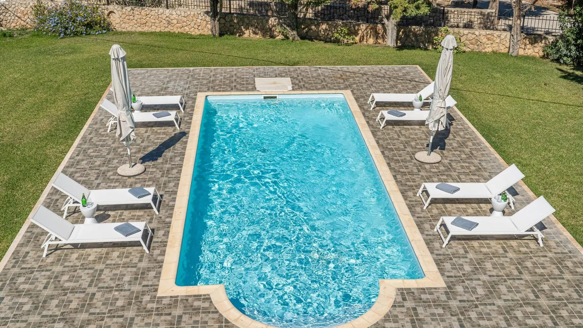 Eglina Celeste Villa Minia